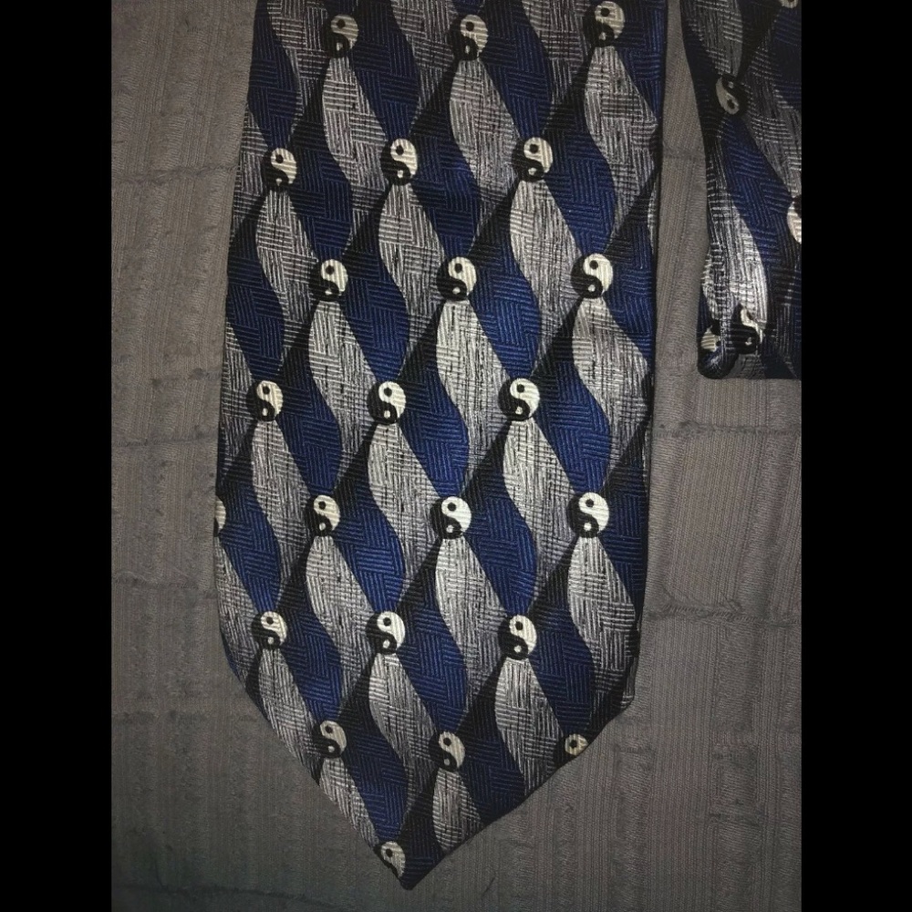 Ying Yang Balance Men’s Tie in 100% Silk by Chez Roffe New York Feng Shui NEW